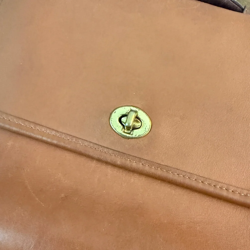 Vintage Coach Tan Leather Shoulder Bag - Picture 4 of 9